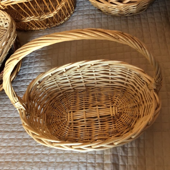 NEW HANDMADE BEAUTIFUL BASKET - Picture 2 of 5